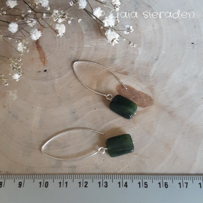 Jade oorbellen vierkant met oorhaak