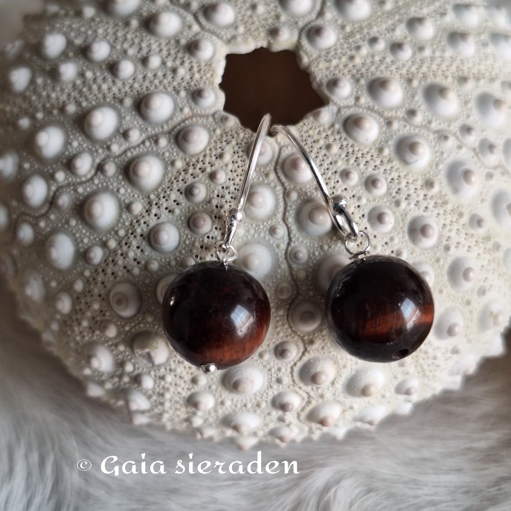 Tijgeroog oorbellen rood 10 mm - Afbeelding 2