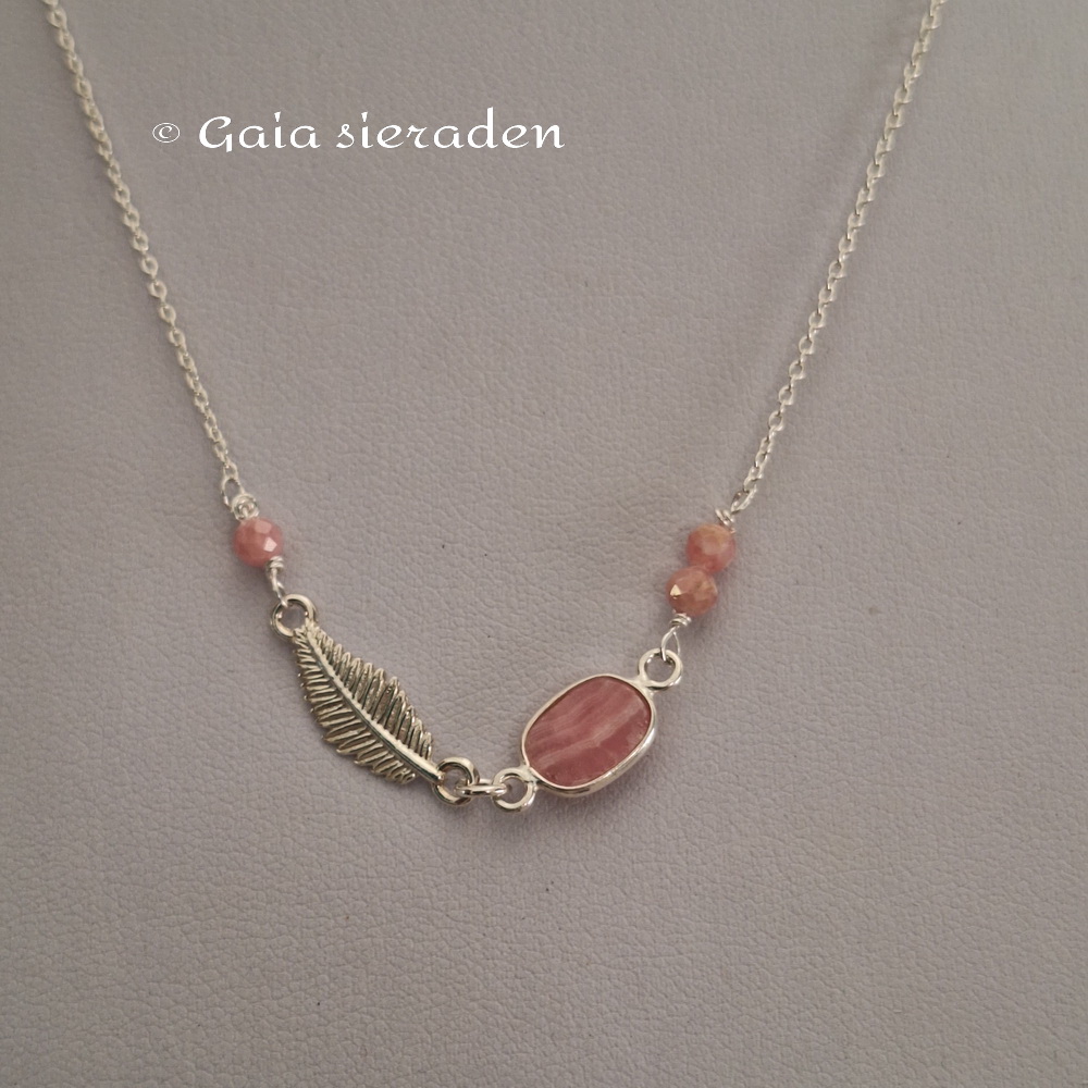 Rhodochrosiet zilver kettinkje veertje