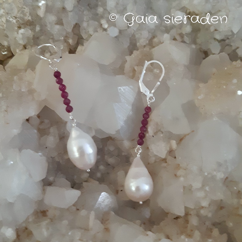 Parel oorbellen met Robijn - Afbeelding 4