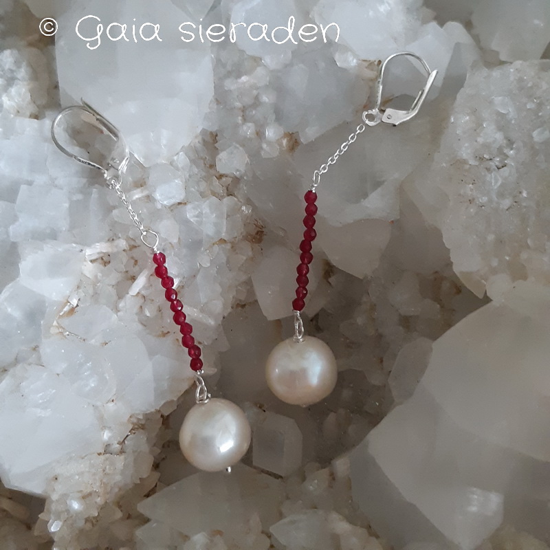 Oorbellen Robijn met Parel - Afbeelding 2