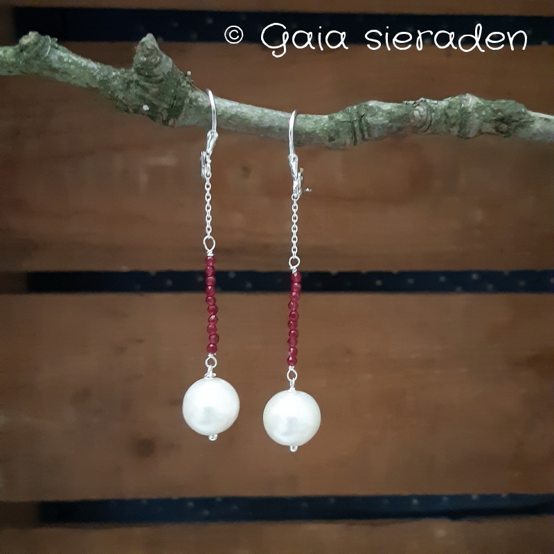 Oorbellen Robijn met Parel
