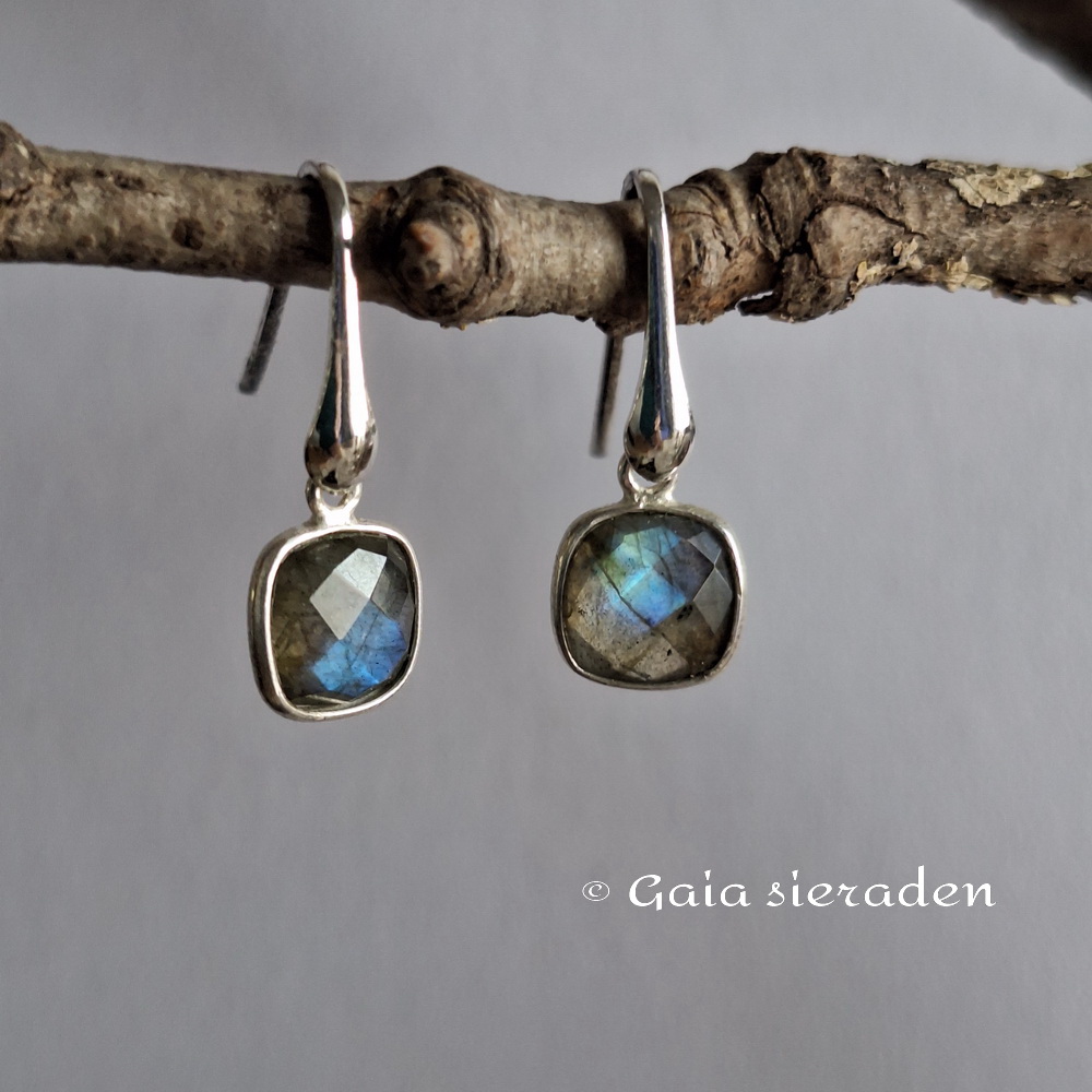 Oorbellen Labradoriet vierkant