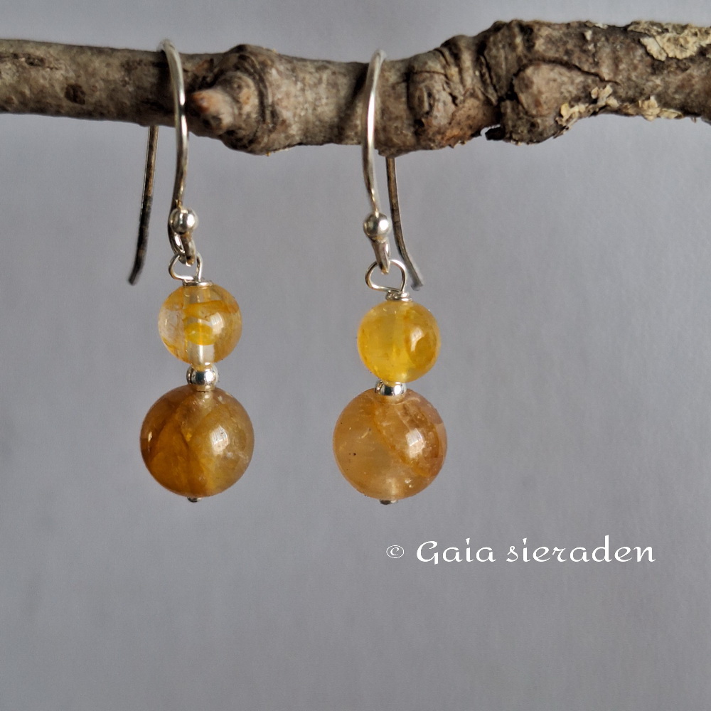 Golden healer oorbellen popje