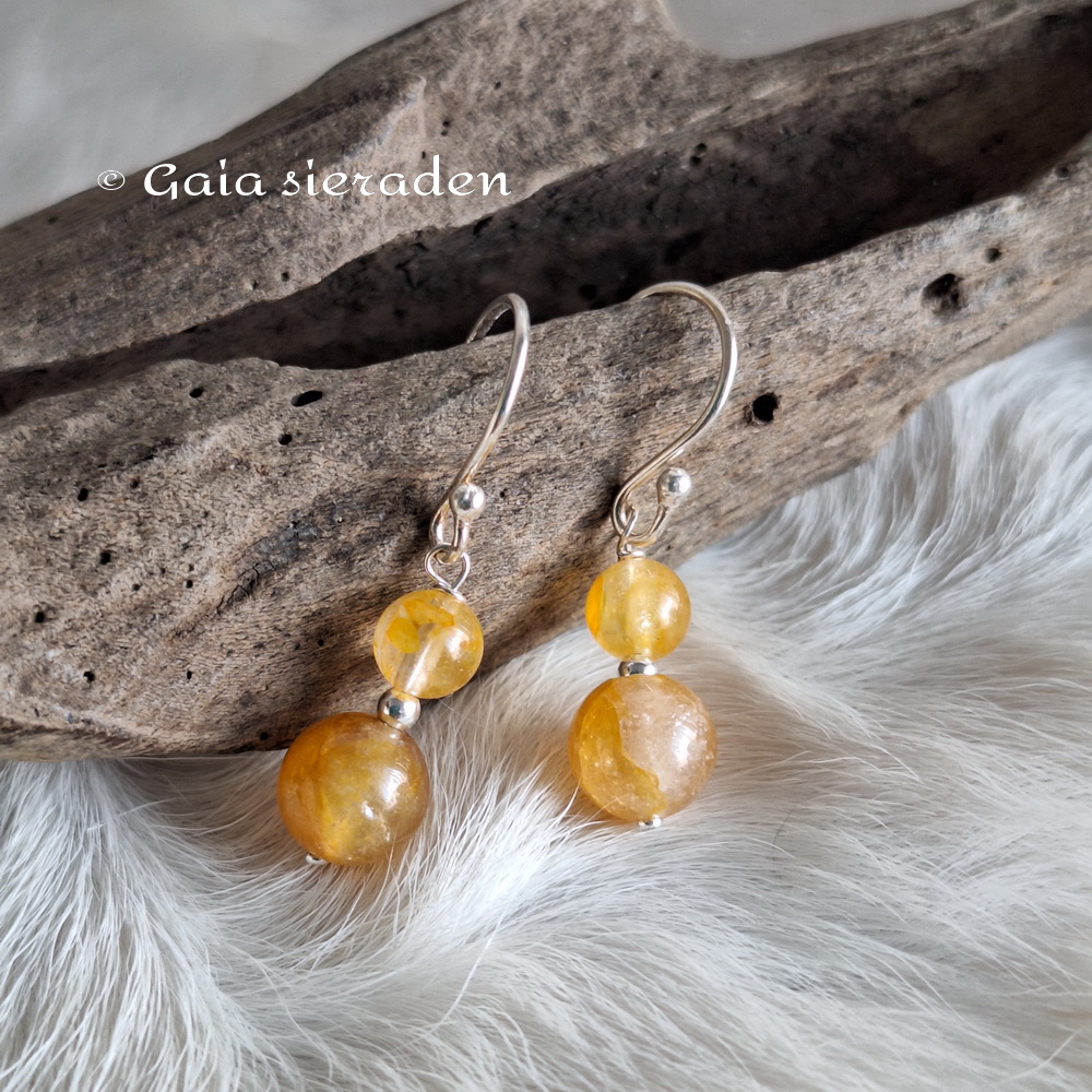 Golden healer oorbellen popje