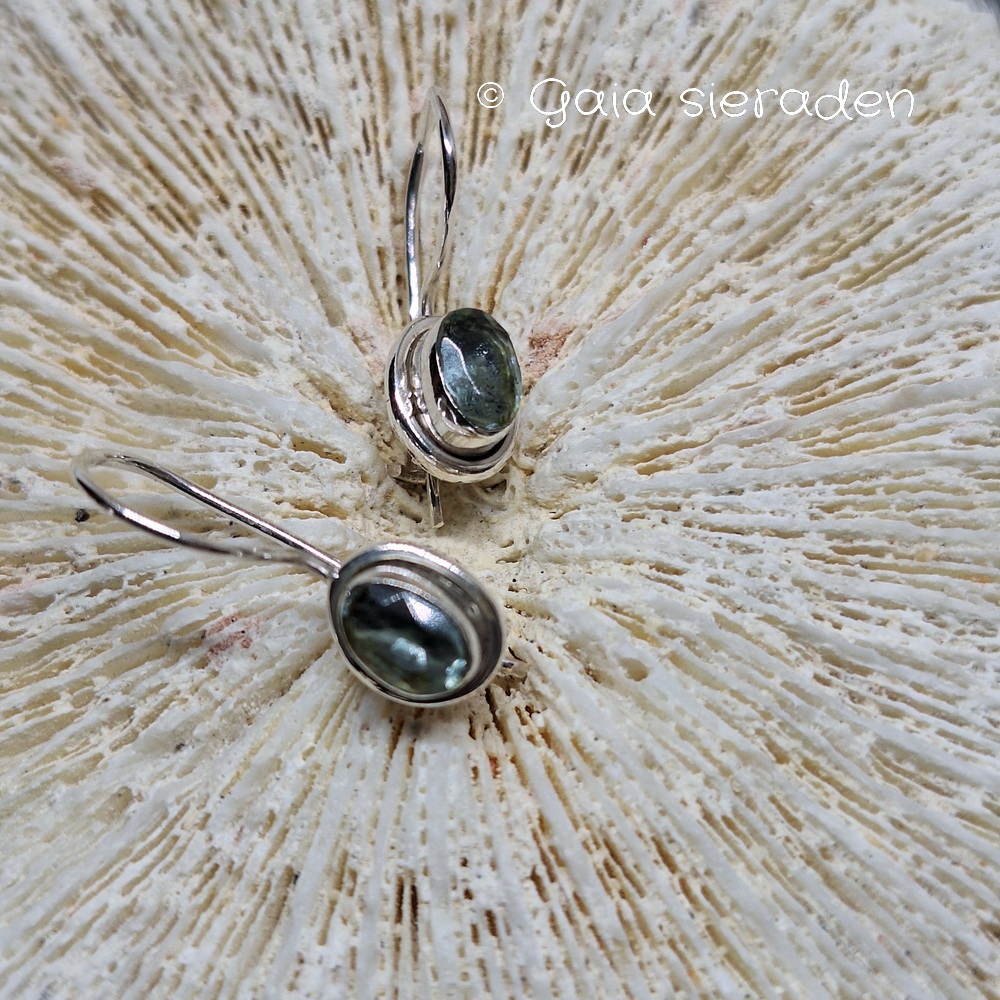 Topaas zilveren oorhaakjes