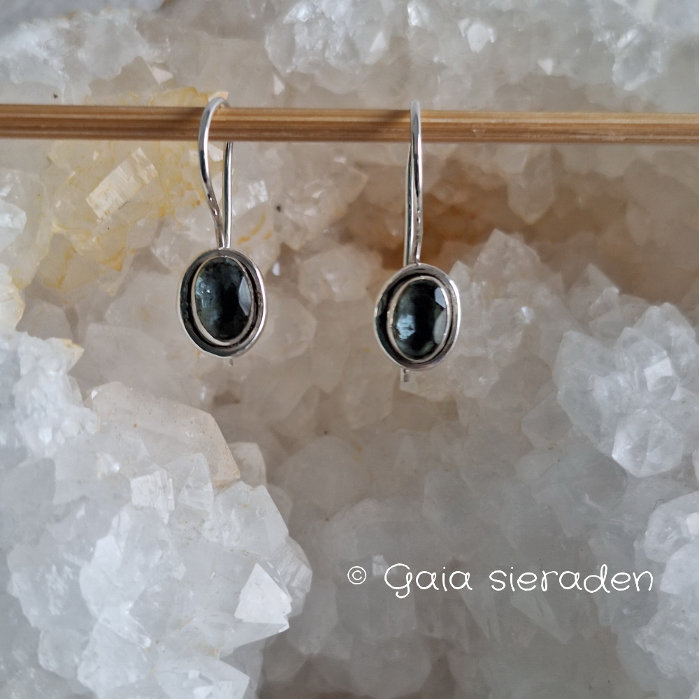 Topaas zilveren oorhaakjes