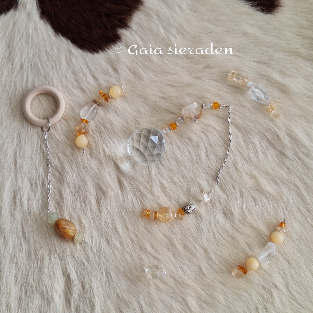 Raamhanger Citrien met kristal bol