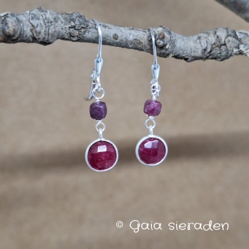 Robijn zilveren oorbellen facet met brisuur