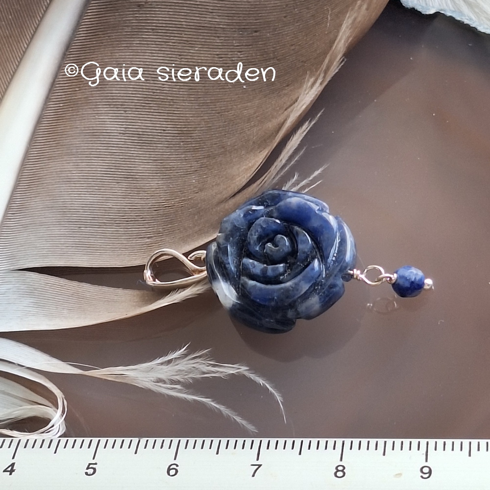 Sodaliet bloem hanger