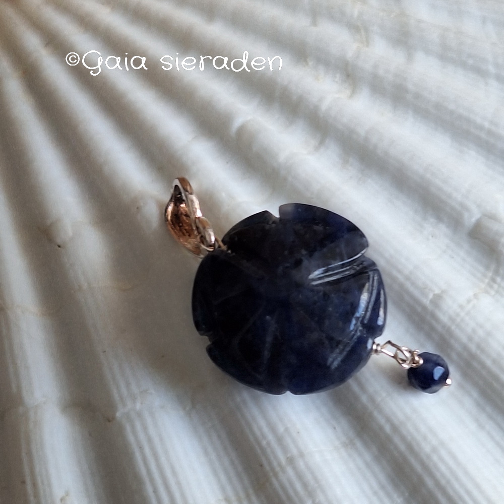 Sodaliet bloem hanger