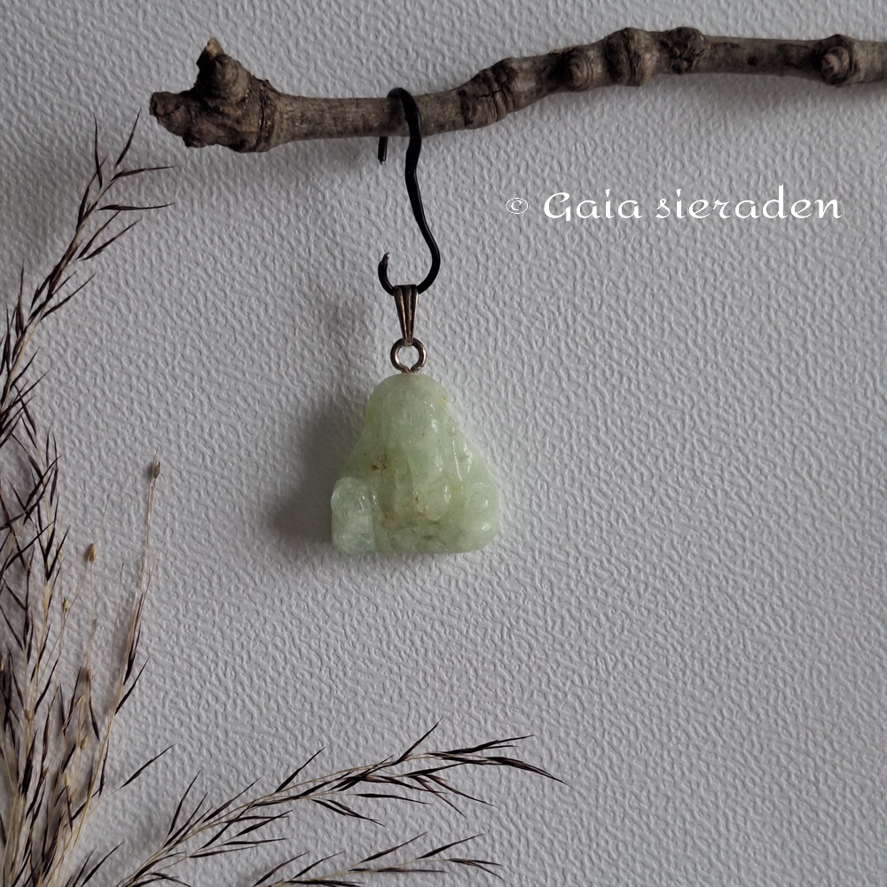 Boeddha hanger Prehniet