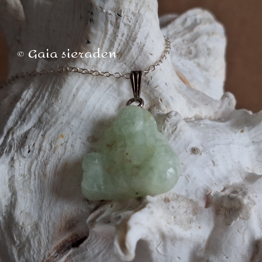 Boeddha hanger Prehniet