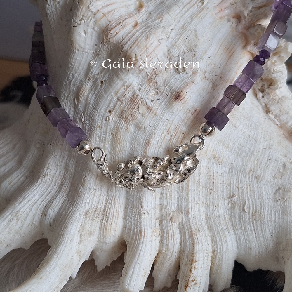 Amethist ketting met gietzilver