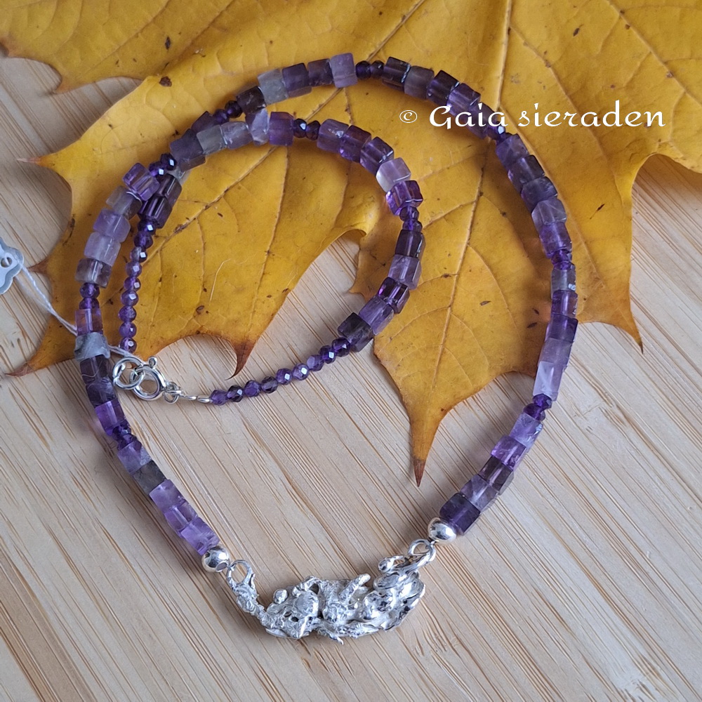 Amethist ketting met gietzilver