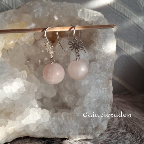 Rozekwarts oorbellen mat