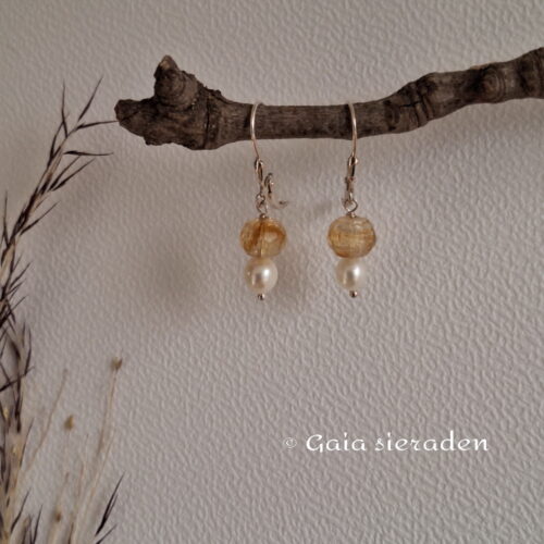 Zilveren oorbellen Citrien met Parel