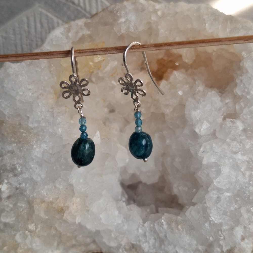 Apatiet oorbellen bloem-oorhaak