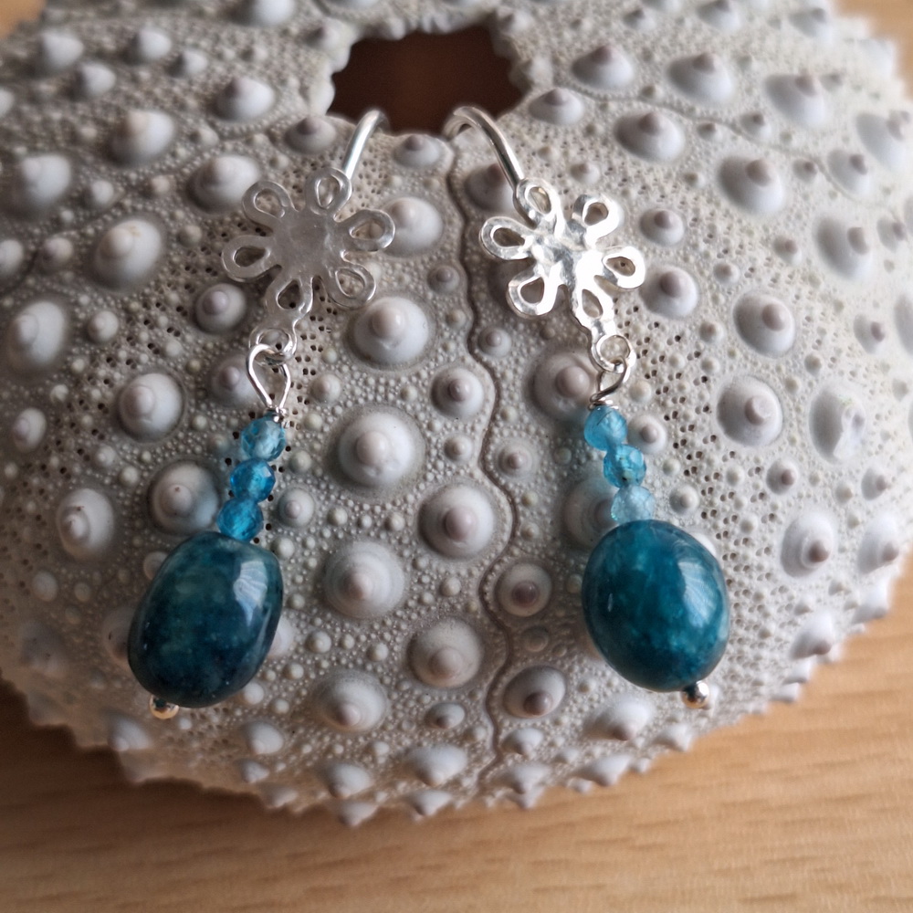 Apatiet oorbellen bloem-oorhaak