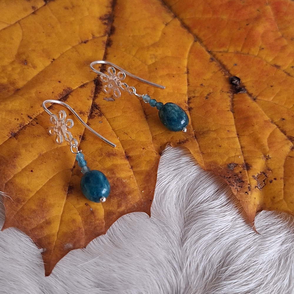 Apatiet oorbellen bloem-oorhaak