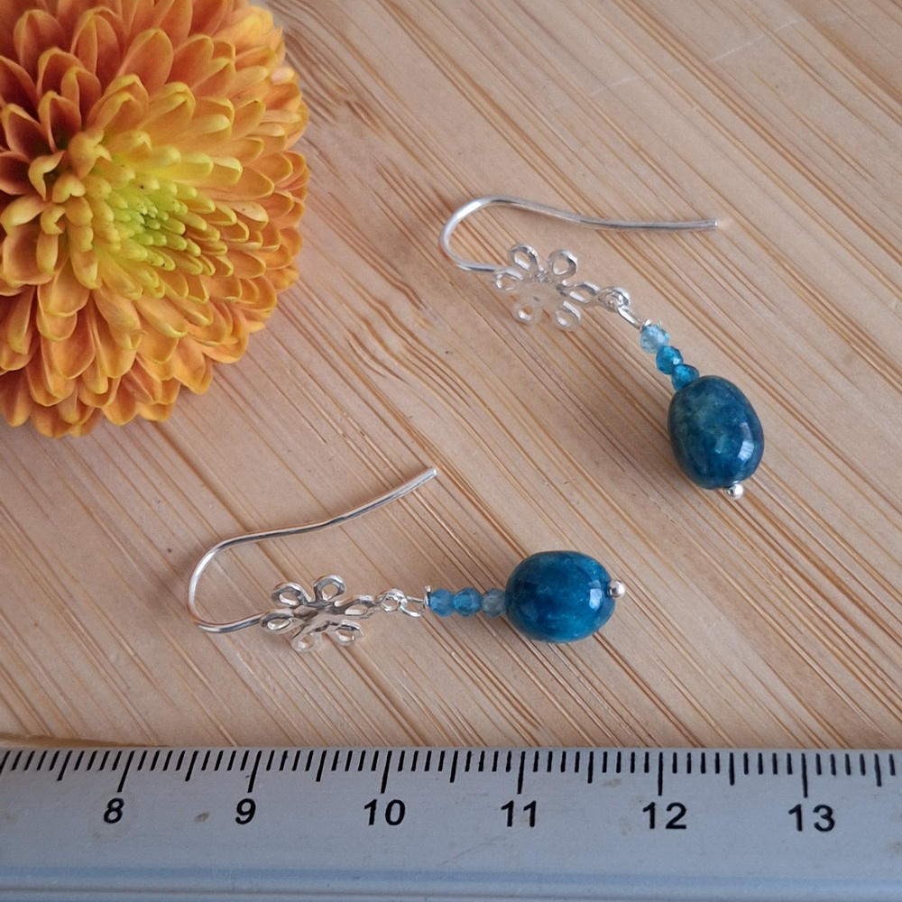 Apatiet oorbellen bloem-oorhaak