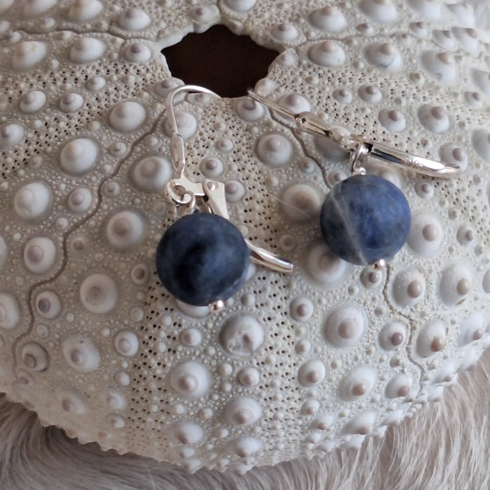 Sodaliet oorbellen matte bol