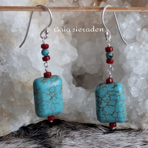 Howliet turquoise oorbellen met koraal