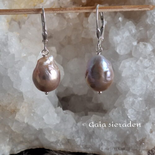 Parel oorbellen barok