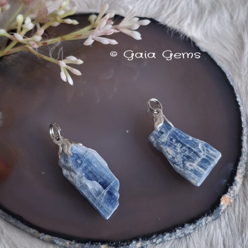 Edelsteen hangertje Kyaniet