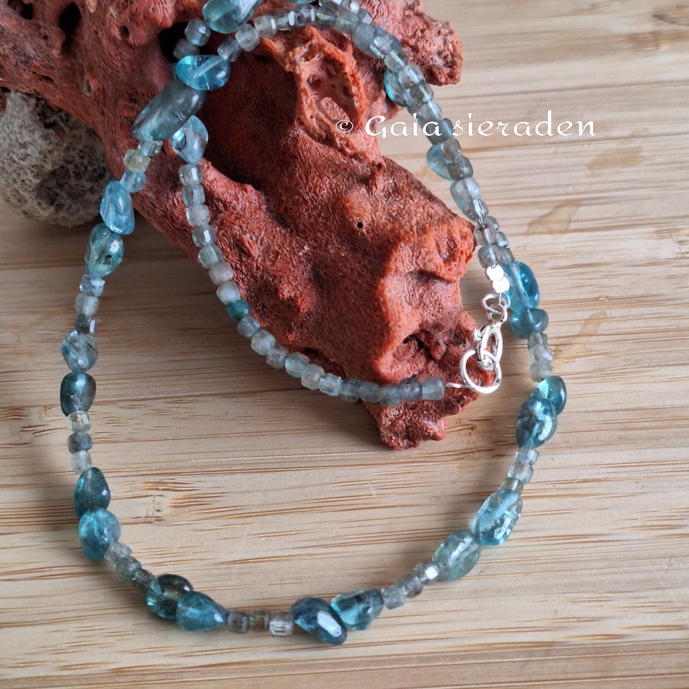 Apatiet groen edelsteen ketting