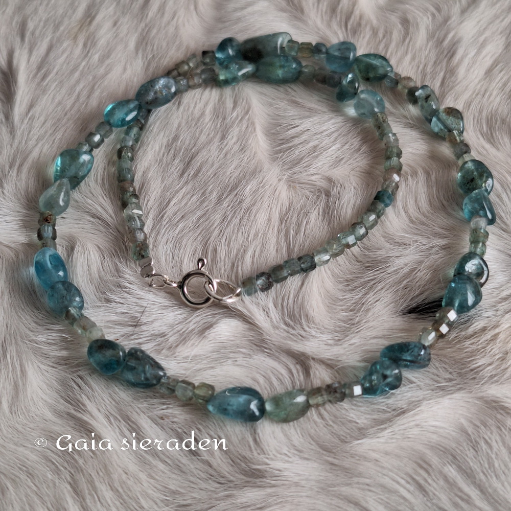 Apatiet groen edelsteen ketting