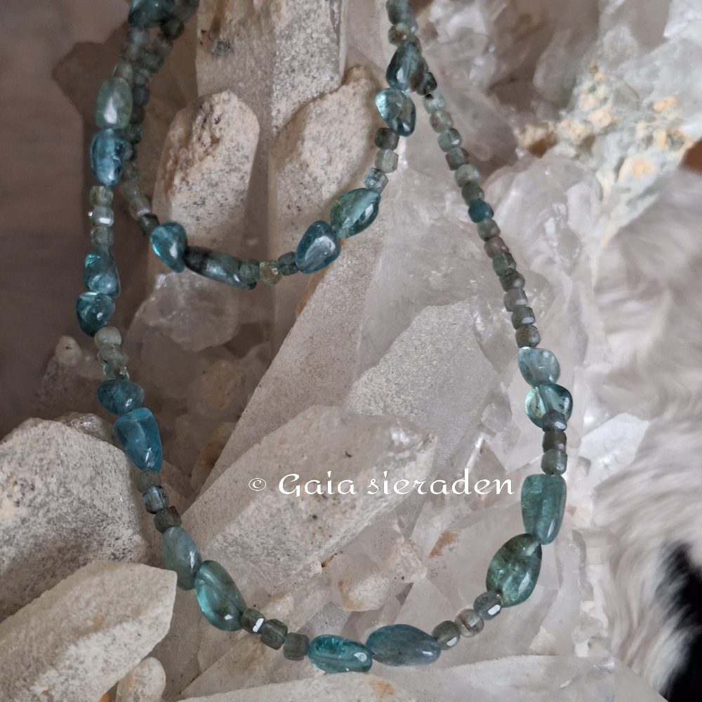 Apatiet groen edelsteen ketting