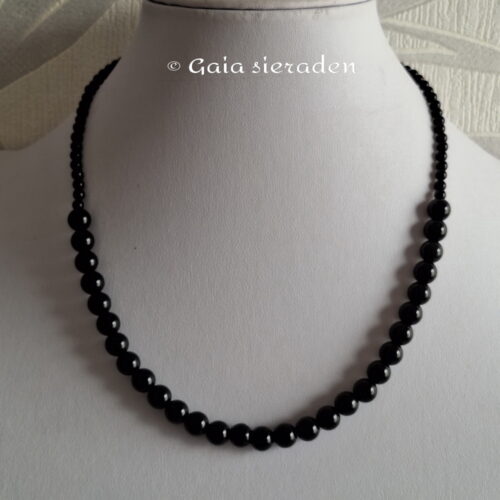 Onyx ketting 8 en 4 mm kralen