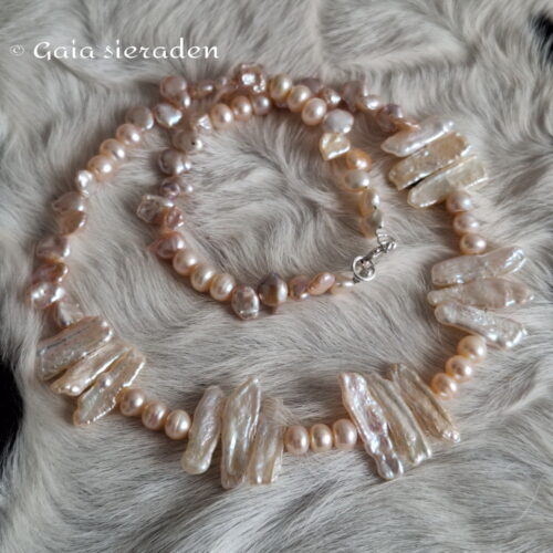 Ketting met Biwa parels