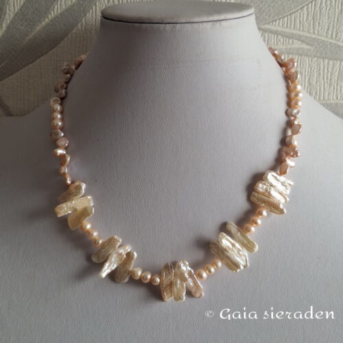 Ketting met Biwa parels
