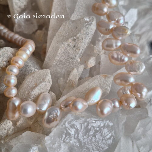 Ketting barok parels zalm