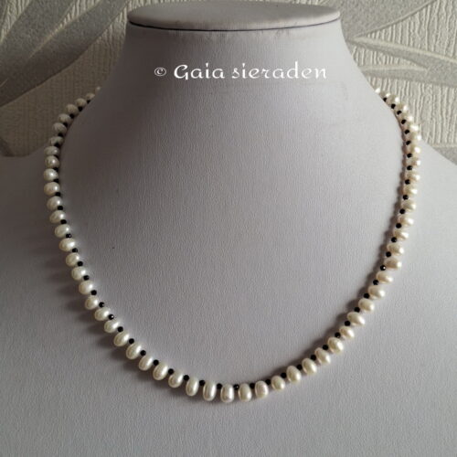 Ketting Spinel en Parel