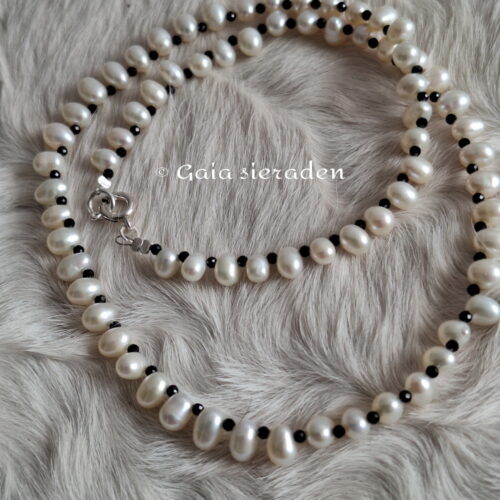 Ketting Spinel en Parel