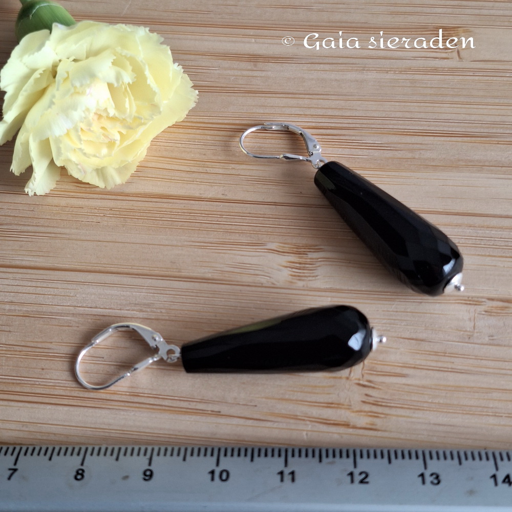 Onyx oorbellen facet druppel met brisuur