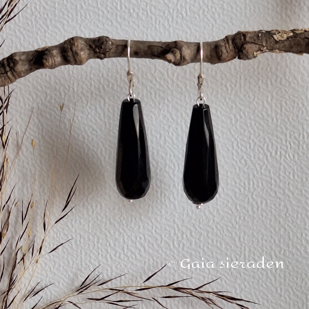 Onyx oorbellen facet druppel met brisuur