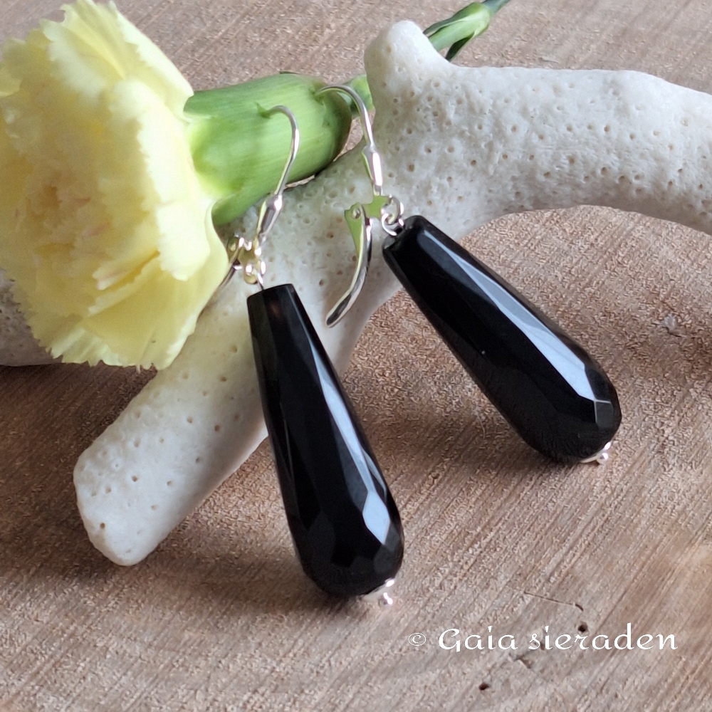 Onyx oorbellen facet druppel met brisuur