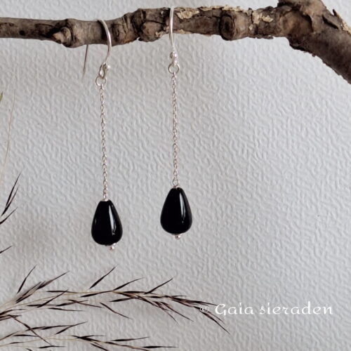 Onyx lange zilveren oorbellen