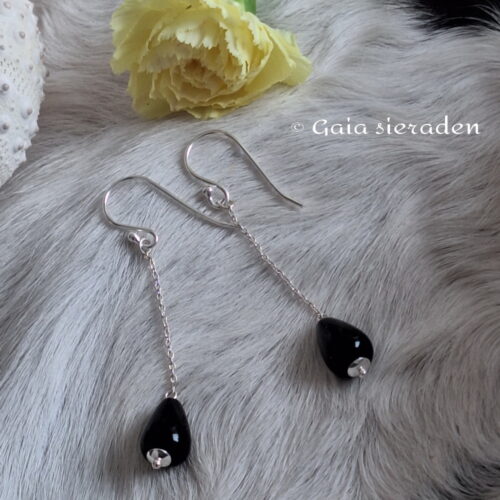 Onyx lange zilveren oorbellen