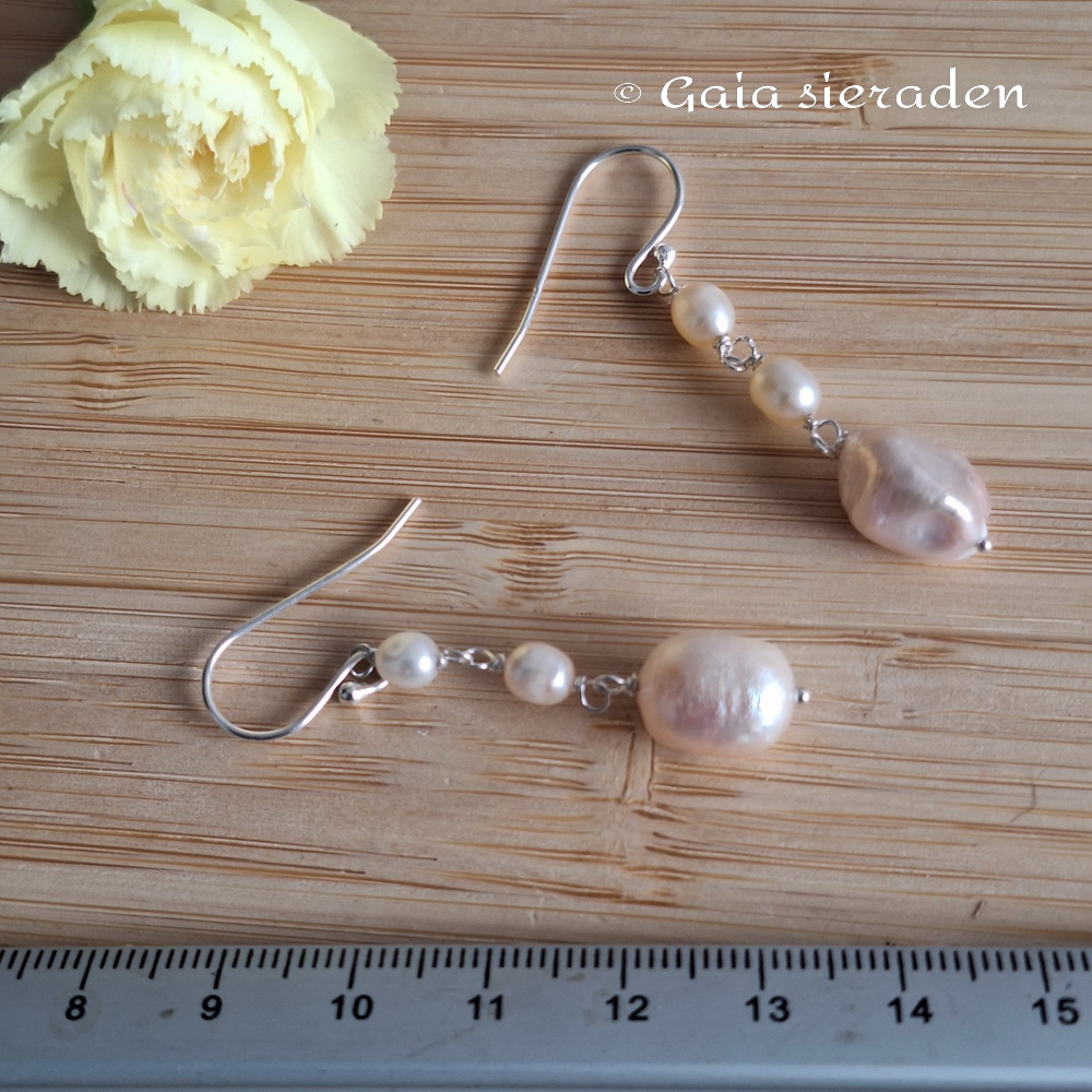 Oorbellen Parel geketteld