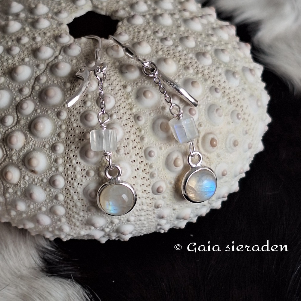 Maansteen zilveren oorbellen halflang