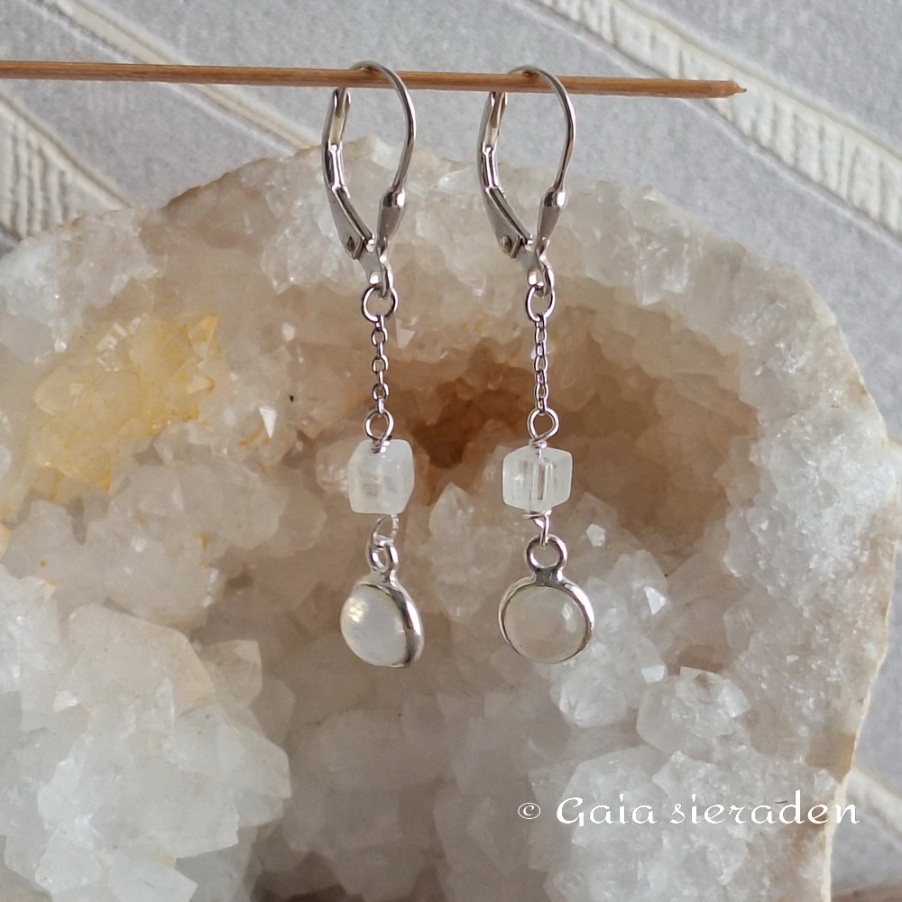 Maansteen zilveren oorbellen halflang