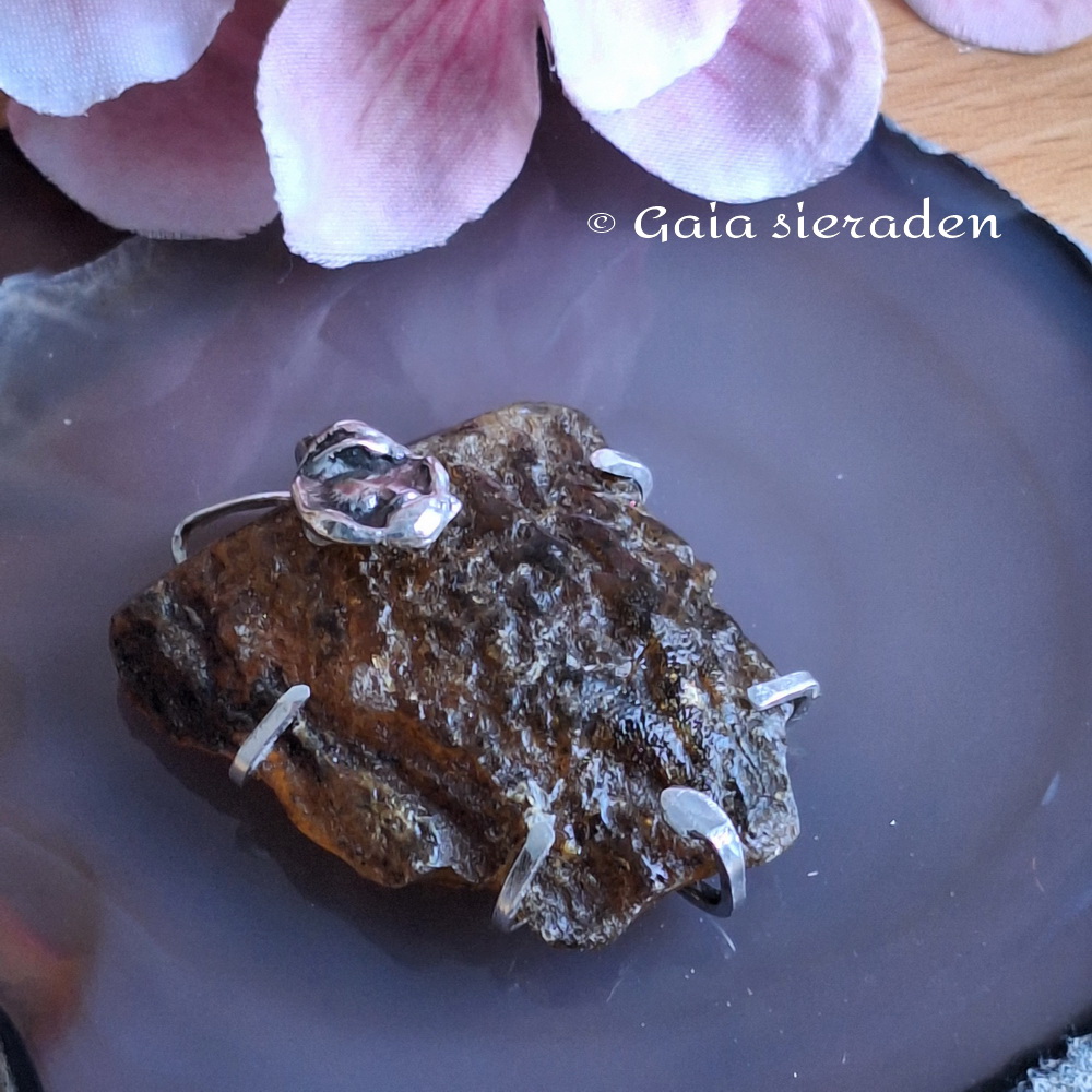 Barnsteen hanger met gietzilver