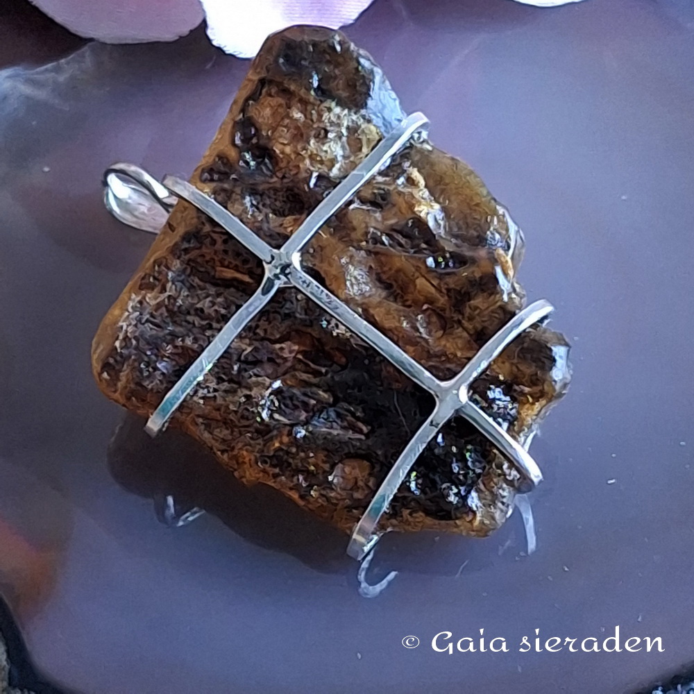 Barnsteen hanger met gietzilver