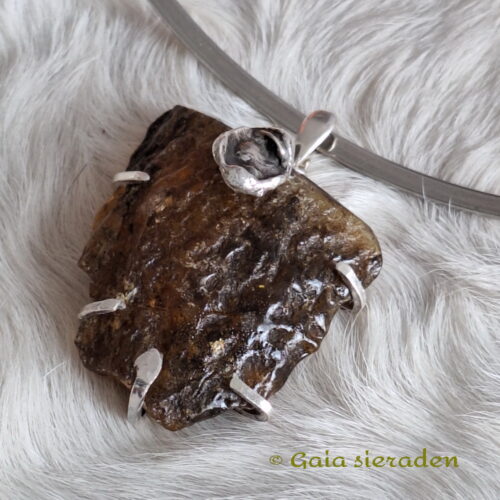 Barnsteen hanger met gietzilver