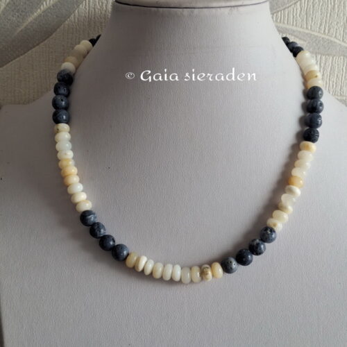 Ketting blauwe Koraal en Parelmoer